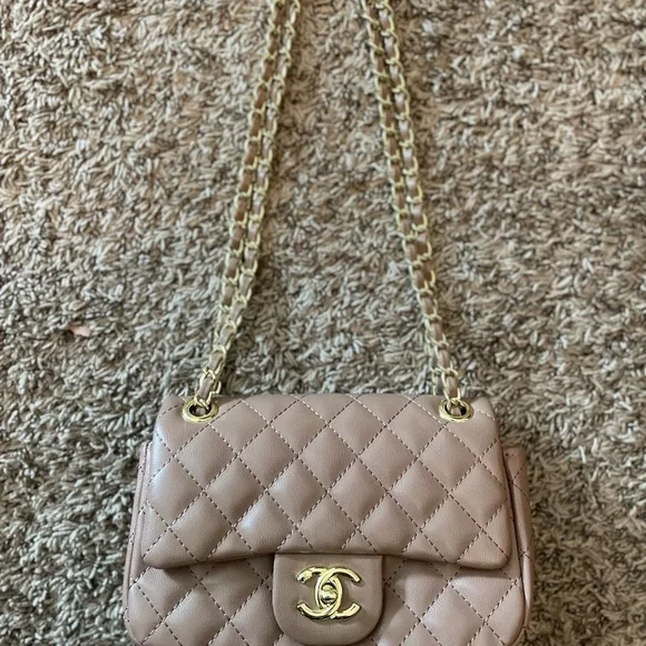 Tan Quilted Shoulder Bag with Gold CC Closure - Picture 2 of 14